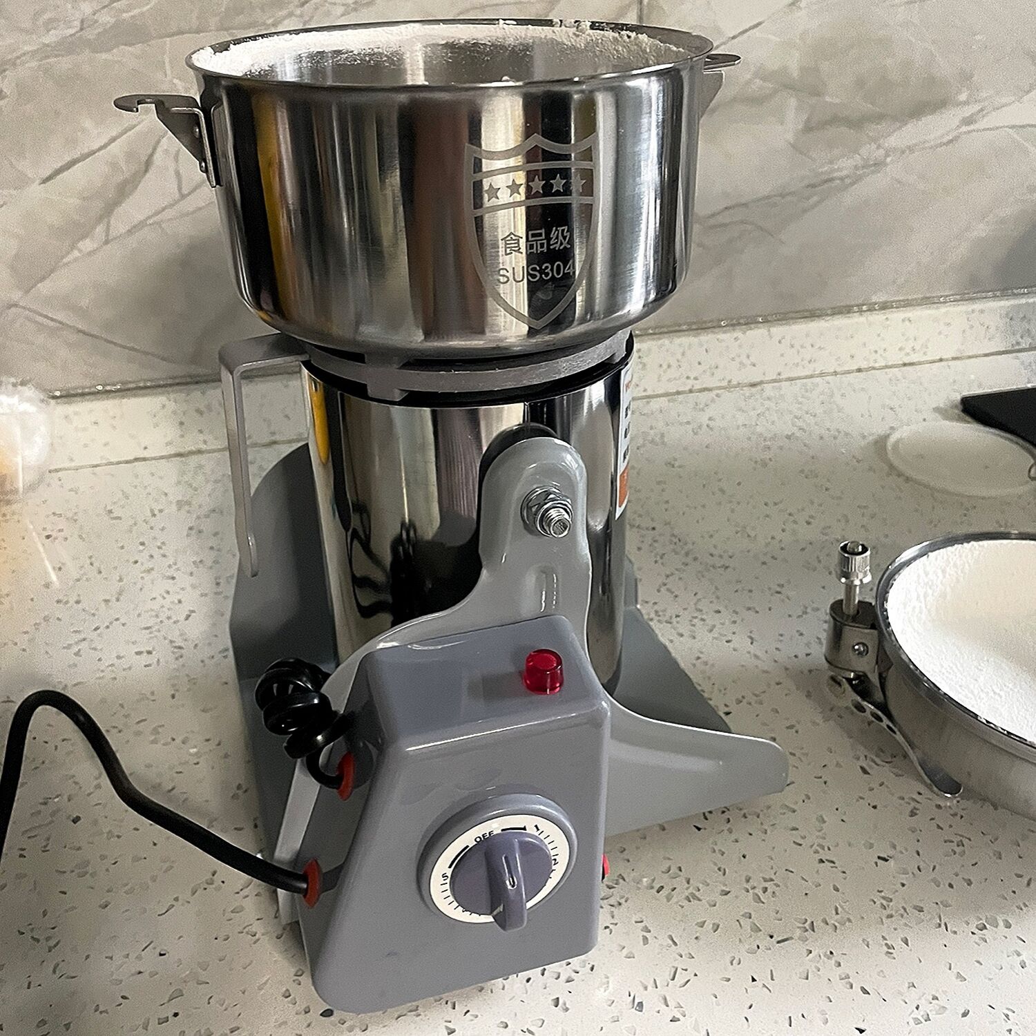 ماكينة طحن الحبوب الكهربائية 2 - مراجعة Electric Grain Mill 2500W وسعره